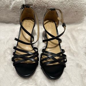 Naturalizer Black Strappy Women's Sandals 8.5 NIB